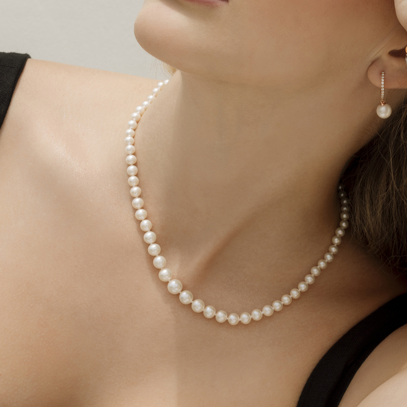 3.0-9.0mm White Freshwater Graduated Pearl Necklace - Model Image